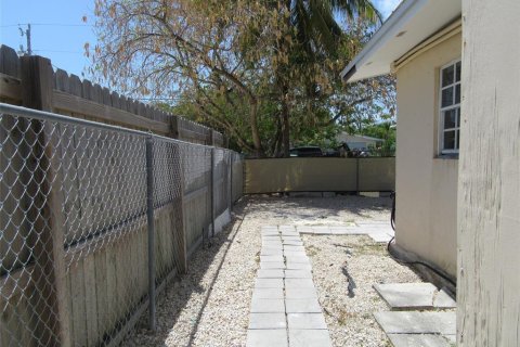 House in Marathon, Florida 2 bedrooms, 72.74 sq.m. № 1670720 - photo 3