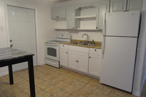House in Marathon, Florida 2 bedrooms, 72.74 sq.m. № 1670720 - photo 9