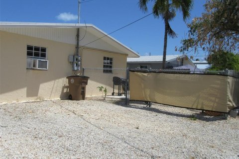 House in Marathon, Florida 2 bedrooms, 72.74 sq.m. № 1670720 - photo 2