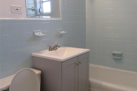 House in Marathon, Florida 2 bedrooms, 72.74 sq.m. № 1670720 - photo 15