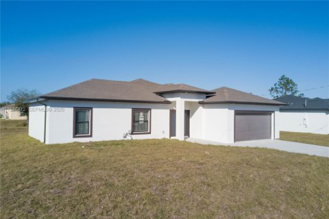 Terreno en venta en Lehigh Acres, Florida № 2088938 - foto 3