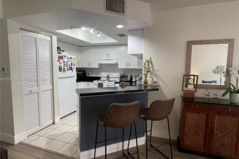 Купить кондоминиум в Форт-Лодердейл, Флорида 2 спальни, 97.92м2, № 2053486 - фото 4