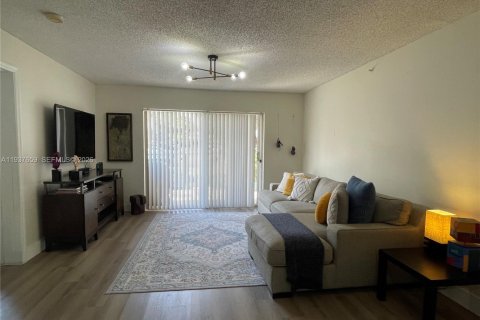 Купить кондоминиум в Форт-Лодердейл, Флорида 2 спальни, 97.92м2, № 2053486 - фото 2