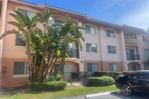 Кондоминиум с 2 спальнями в Форт-Лодердейл, Флорида № 2053486