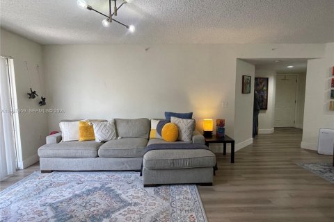 Купить кондоминиум в Форт-Лодердейл, Флорида 2 спальни, 97.92м2, № 2053486 - фото 3