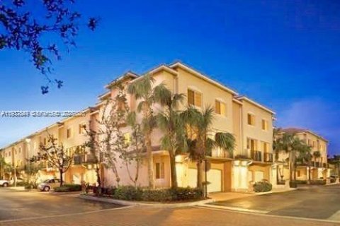 Купить кондоминиум в Форт-Лодердейл, Флорида 2 спальни, 97.92м2, № 2053486 - фото 20