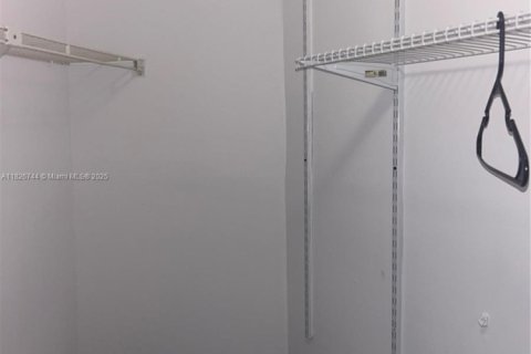 Condo in Oakland Park, Florida, 2 bedrooms  № 1938412 - photo 8