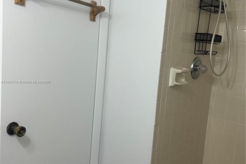 Condo in Oakland Park, Florida, 2 bedrooms  № 1938412 - photo 6