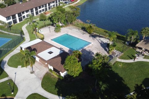 Condo in Oakland Park, Florida, 2 bedrooms  № 1938412 - photo 15