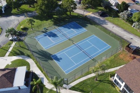 Condo in Oakland Park, Florida, 2 bedrooms  № 1938412 - photo 13
