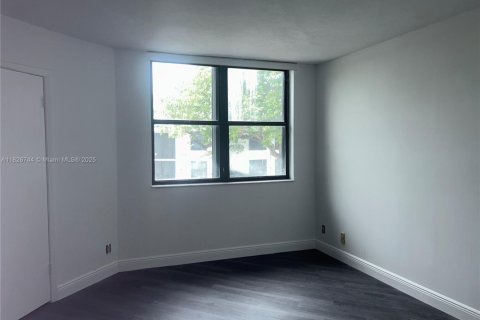 Condo in Oakland Park, Florida, 2 bedrooms  № 1938412 - photo 2