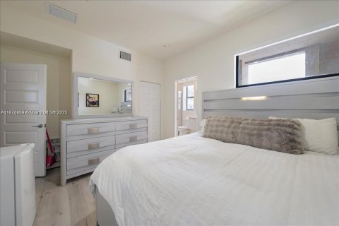 Condo in Doral, Florida, 3 bedrooms  № 1928936 - photo 22