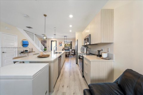 Condo in Doral, Florida, 3 bedrooms  № 1928936 - photo 5