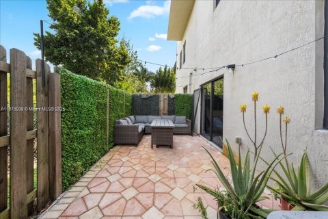 Condo in Doral, Florida, 3 bedrooms  № 1928936 - photo 21