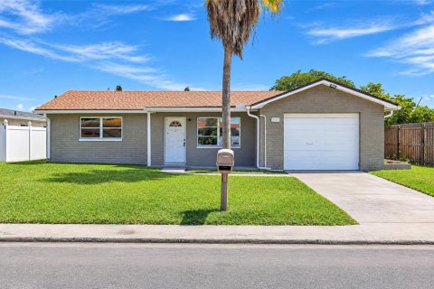 House in Holiday, Florida 3 bedrooms, 122.26 sq.m. № 2378350