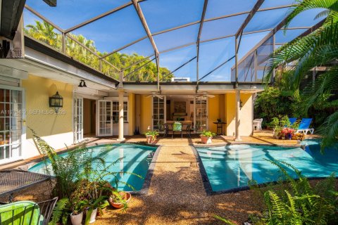 Купить земельный участок в Майами, Флорида № 2042232 - фото 11