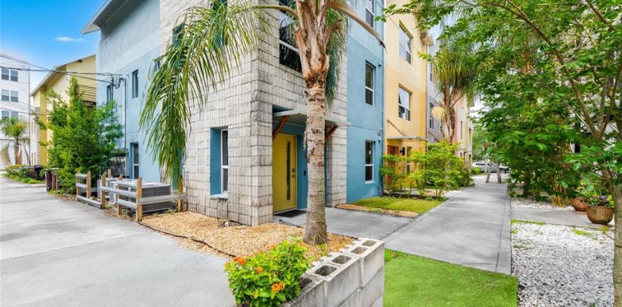 Townhouse in Orlando, Florida 3 bedrooms, 194.82 sq.m. № 2091679