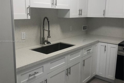 Appartement à louer à Bal Harbour, Floride: 2 chambres, 125.98 m2 № 1817696 - photo 7