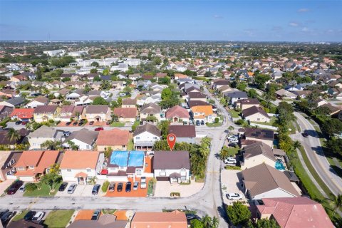 Casa en venta en Hialeah, Florida, 5 dormitorios, 267.65 m2 № 1753411 - foto 6