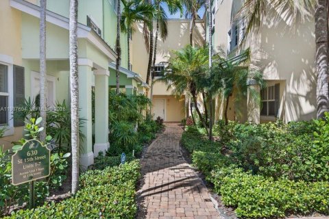 Adosado en venta en Fort Lauderdale, Florida, 3 dormitorios, 169.64 m2 № 2056828 - foto 2