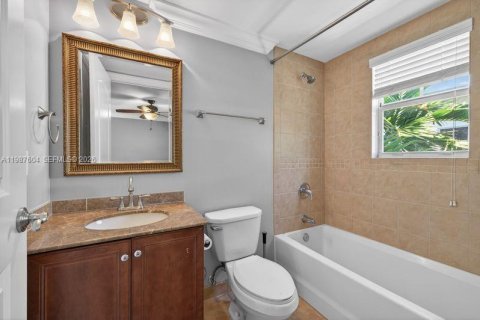 Adosado en venta en Fort Lauderdale, Florida, 3 dormitorios, 169.64 m2 № 2056828 - foto 29