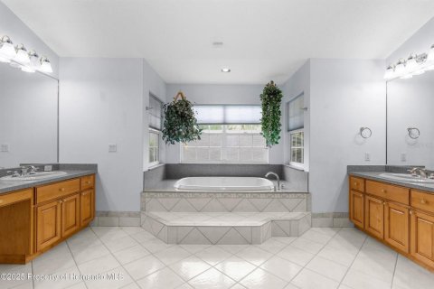 House in Crystal River, Florida 4 bedrooms, 310.85 sq.m. № 1679198 - photo 17