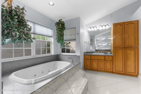 House in Crystal River, Florida 4 bedrooms, 310.85 sq.m. № 1679198 - photo 19