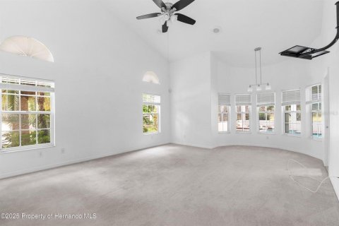 House in Crystal River, Florida 4 bedrooms, 310.85 sq.m. № 1679198 - photo 14