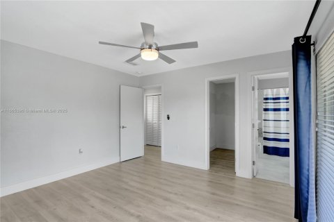 House in Miami, Florida 3 bedrooms, 138.61 sq.m. № 2086568 - photo 6
