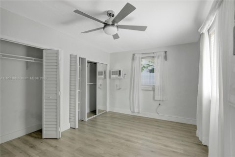 House in Miami, Florida 3 bedrooms, 138.61 sq.m. № 2086568 - photo 14