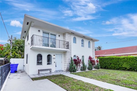 House in Miami, Florida 3 bedrooms, 138.61 sq.m. № 2086568 - photo 2