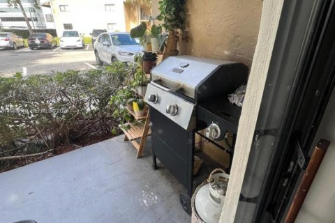 Снять в аренду кондоминиум в Пемброк-Пайнс, Флорида 2 спальни, 81.85м2, № 2004682 - фото 7