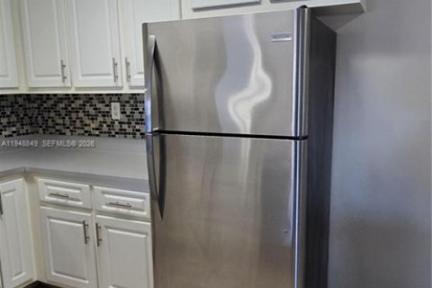 Снять в аренду кондоминиум в Пемброк-Пайнс, Флорида 2 спальни, 81.85м2, № 2004682 - фото 3