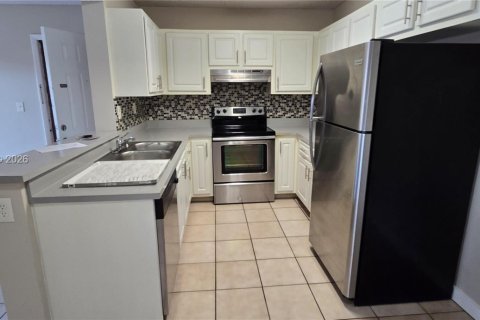 Снять в аренду кондоминиум в Пемброк-Пайнс, Флорида 2 спальни, 81.85м2, № 2004682 - фото 2