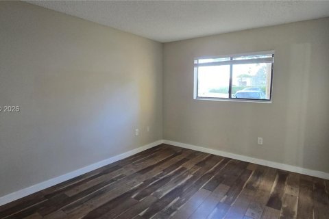 Снять в аренду кондоминиум в Пемброк-Пайнс, Флорида 2 спальни, 81.85м2, № 2004682 - фото 4