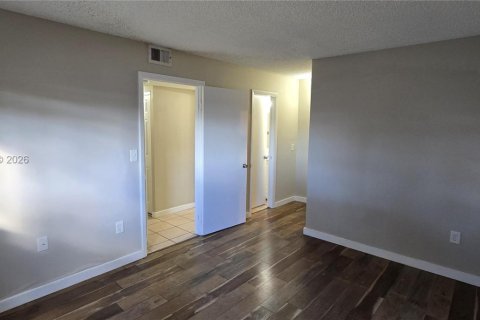 Снять в аренду кондоминиум в Пемброк-Пайнс, Флорида 2 спальни, 81.85м2, № 2004682 - фото 5