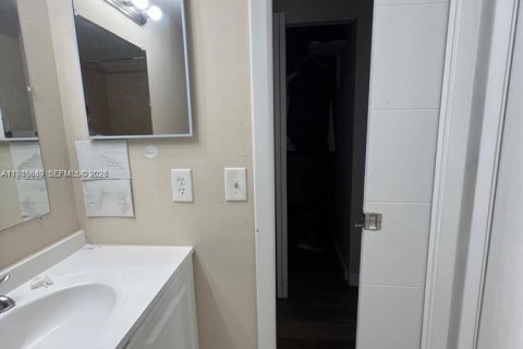 Снять в аренду кондоминиум в Пемброк-Пайнс, Флорида 2 спальни, 81.85м2, № 2004682 - фото 8