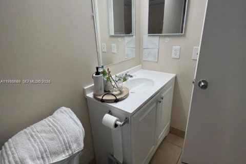 Снять в аренду кондоминиум в Пемброк-Пайнс, Флорида 2 спальни, 81.85м2, № 2004682 - фото 9