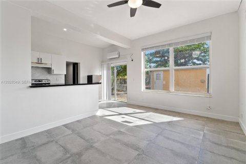 Casa en alquiler en Hollywood, Florida, 1 dormitorio, 58.99 m2 № 2087819 - foto 2