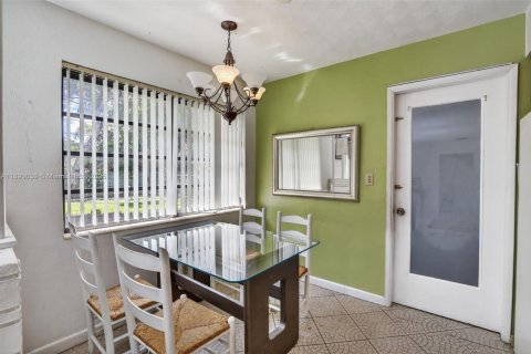 Villa ou maison à louer à Oakland Park, Floride: 2 chambres, 90.12 m2 № 1944984 - photo 9