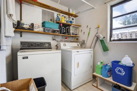 Villa ou maison à louer à Oakland Park, Floride: 2 chambres, 90.12 m2 № 1944984 - photo 22