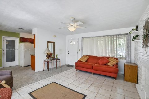 Villa ou maison à louer à Oakland Park, Floride: 2 chambres, 90.12 m2 № 1944984 - photo 7