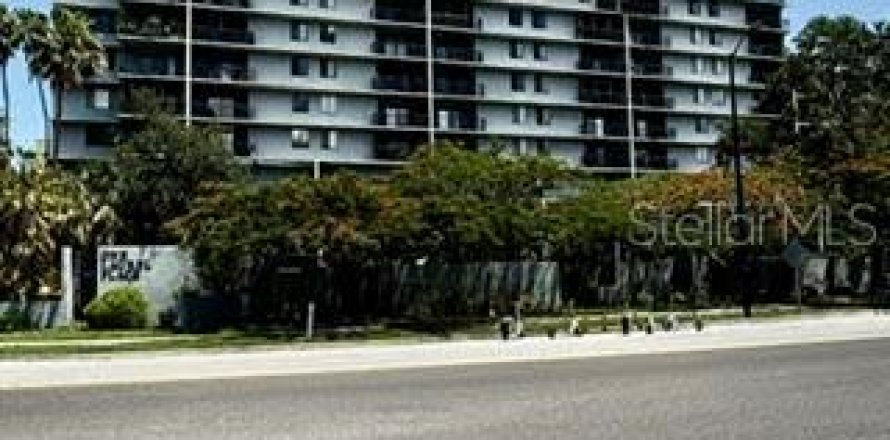 Condo in Tampa, Florida, 2 bedrooms № 2207987