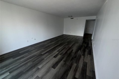 Condo in Tampa, Florida, 2 bedrooms № 2207987 - photo 22