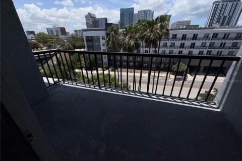 Condo in Tampa, Florida, 2 bedrooms № 2207987 - photo 18