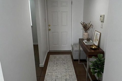 Condo in Tampa, Florida, 2 bedrooms № 2207987 - photo 2