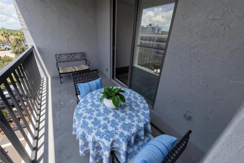 Condo in Tampa, Florida, 2 bedrooms № 2207987 - photo 19