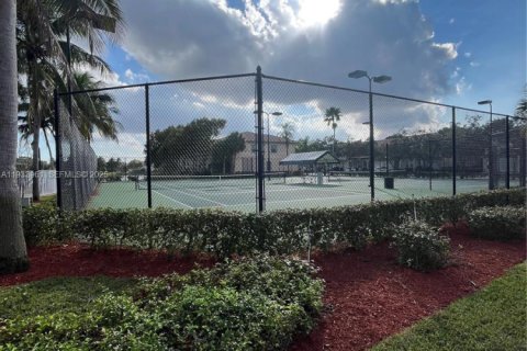 Townhouse in Miramar, Florida 3 bedrooms, 142.14 sq.m. № 1993458 - photo 16