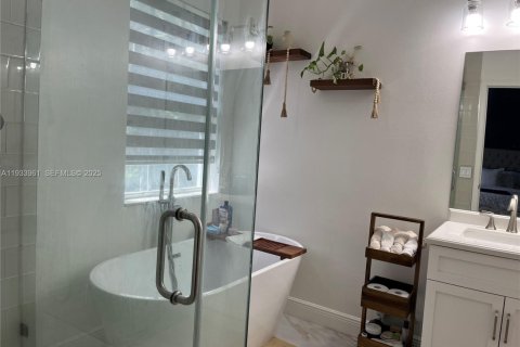 Townhouse in Miramar, Florida 3 bedrooms, 142.14 sq.m. № 1993458 - photo 6