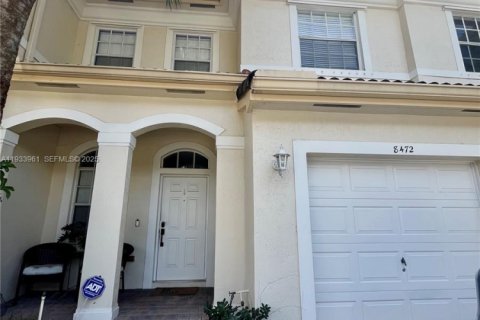 Townhouse in Miramar, Florida 3 bedrooms, 142.14 sq.m. № 1993458 - photo 14